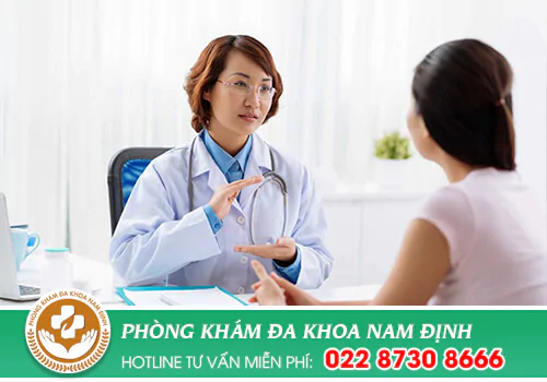 Cô bé bị nổi mụn xử lý như thế nào?